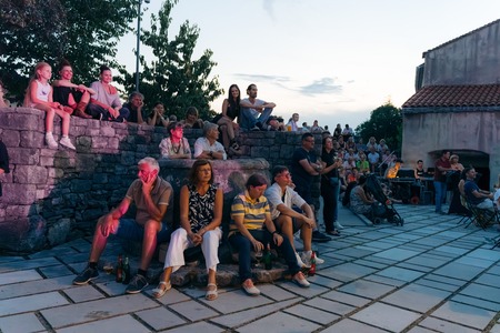 XOD-PRESS-Eva Boto – OBARVAJ SVET Z LJUBEZNIJO-10